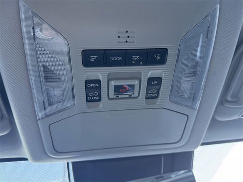 Used 2022 Toyota RAV4 XLE Premium image 27