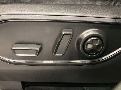 Used 2023 Jeep Grand Cherokee Limited w/ Luxury Tech Group II image 11