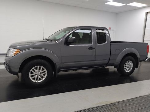 Used 2019 Nissan Frontier SV image 2