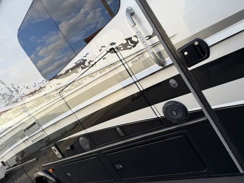 Used 2017 Ford E-450 and Econoline 450 Super Duty w/ Motorhome Prep Package image 22