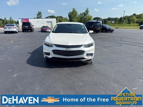 Used 2017 Chevrolet Malibu LT w/ Driver Confidence Package FWD image 9