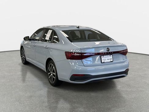Used 2025 Volkswagen Jetta SE image 7