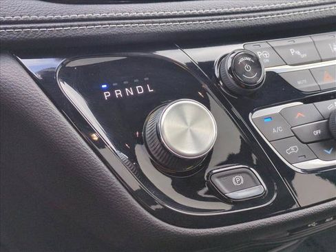 Used 2019 Chrysler Pacifica Limited w/ Advanced Safetytec Group FWD image 12