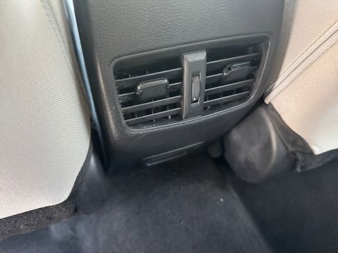 Used 2023 Toyota Corolla Cross LE AWD/4WD image 19