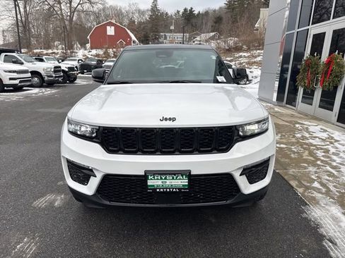 New 2025 Jeep Grand Cherokee Limited image 2
