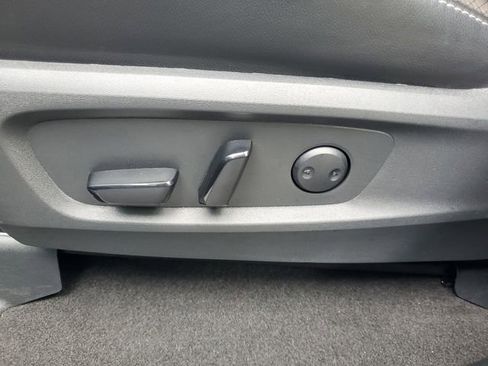 Used 2024 Nissan Pathfinder SL FWD image 16