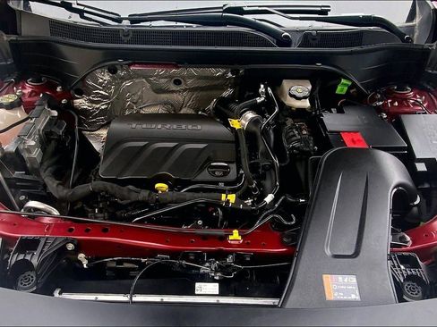 Used 2025 Chevrolet Trax LT w/ LT Convenience Package image 9