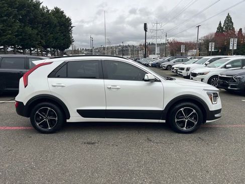 Certified 2023 Kia Niro EX image 4