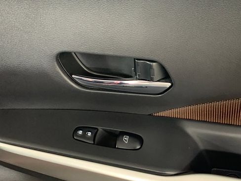 Used 2018 Nissan Kicks SR FWD image 37