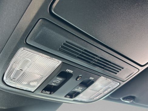 Used 2024 Honda Odyssey Sport image 29