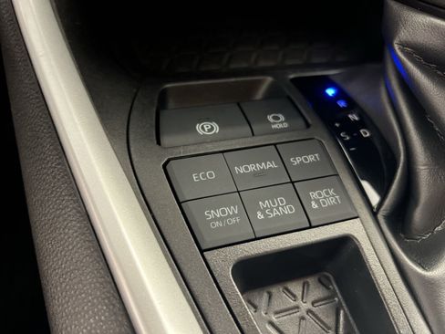 Used 2022 Toyota RAV4 XLE Premium AWD/4WD image 34