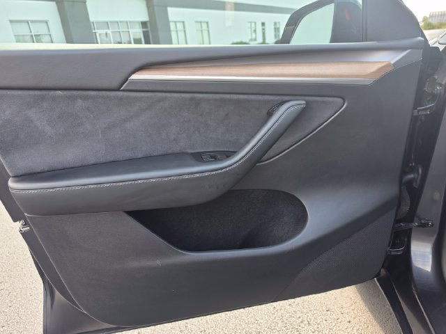 Used 2024 Tesla Model Y 2WD image 14