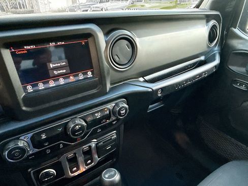 Used 2022 Jeep Wrangler Willys image 24