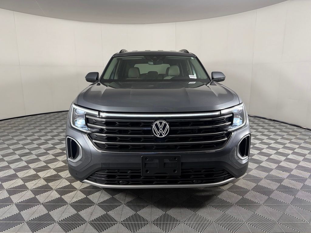 Used 2024 Volkswagen Atlas SE AWD/4WD image 2