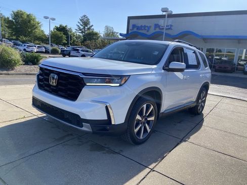 Used 2023 Honda Pilot Touring image 4