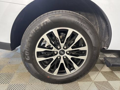 Used 2025 Ford Expedition Platinum AWD/4WD image 31