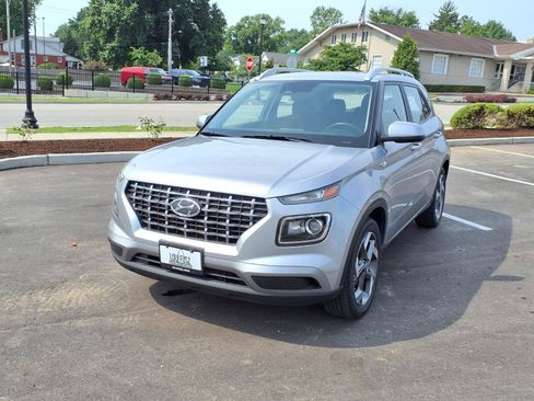 Used 2025 Hyundai Venue SEL FWD image 28