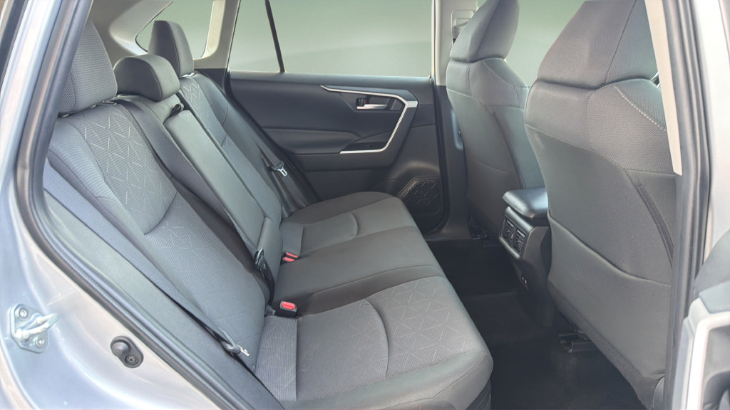 Used 2025 Toyota RAV4 XLE AWD/4WD image 15