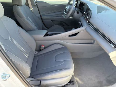 New 2026 Hyundai Elantra SEL Sport FWD image 19
