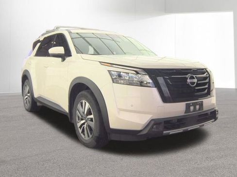 Used 2023 Nissan Pathfinder SL w/ Black Appearance Package AWD/4WD image 6