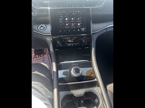 Used 2024 Jeep Grand Cherokee Altitude RWD image 19