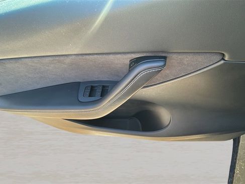 Used 2021 Tesla Model Y Long Range image 17