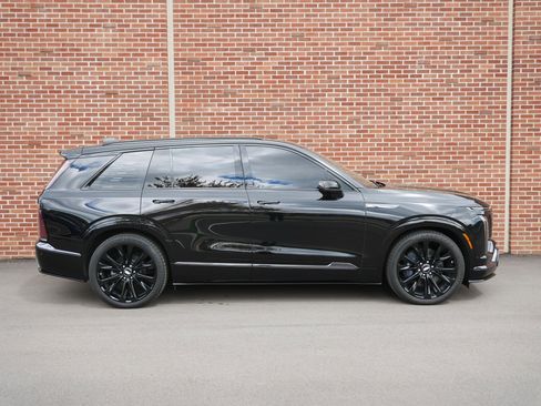 Certified 2026 Cadillac Vistiq Platinum AWD/4WD image 26