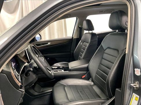 Used 2025 Volkswagen Atlas SEL AWD/4WD image 10