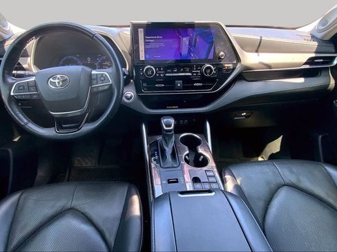 Used 2023 Toyota Highlander Limited FWD image 15