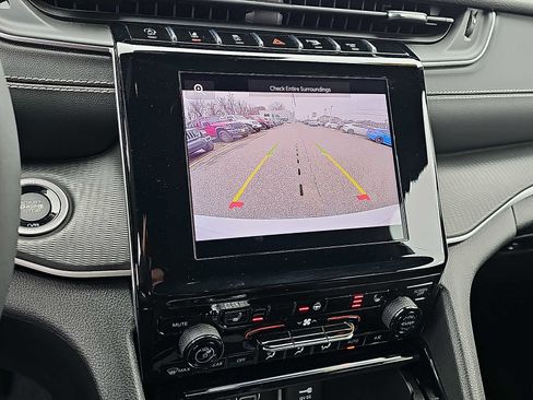 Used 2023 Jeep Grand Cherokee L Laredo image 20