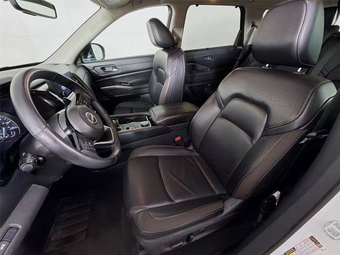 Used 2024 Nissan Pathfinder SL AWD/4WD image 11