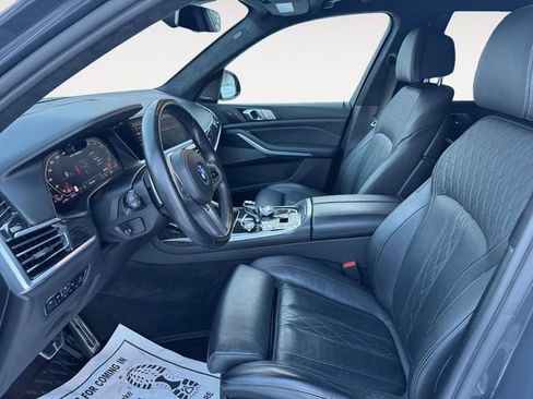 Used 2022 BMW X7 M50i w/ Dynamic Handling Package image 9