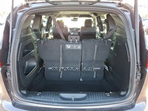 Certified 2020 Chrysler Pacifica Touring-L w/ Advanced Safetytec Group image 32