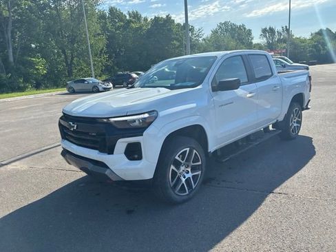 Used 2023 Chevrolet Colorado Z71 w/ Z71 Convenience Package 2 AWD/4WD image 3