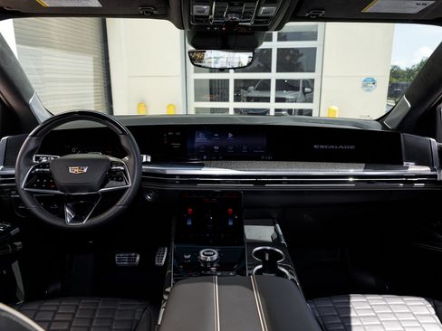 Used 2025 Cadillac Escalade V AWD/4WD image 34