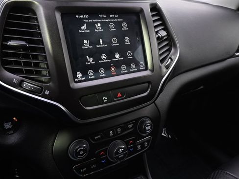 Used 2019 Jeep Cherokee Trailhawk AWD/4WD image 28