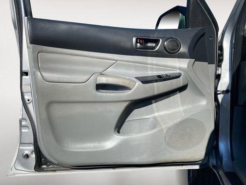 Used 2015 Toyota Tacoma 4x4 Access Cab V6 w/ Convenience Package image 16