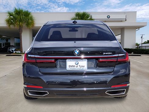Used 2022 BMW 740i w/ Premium Package RWD image 5