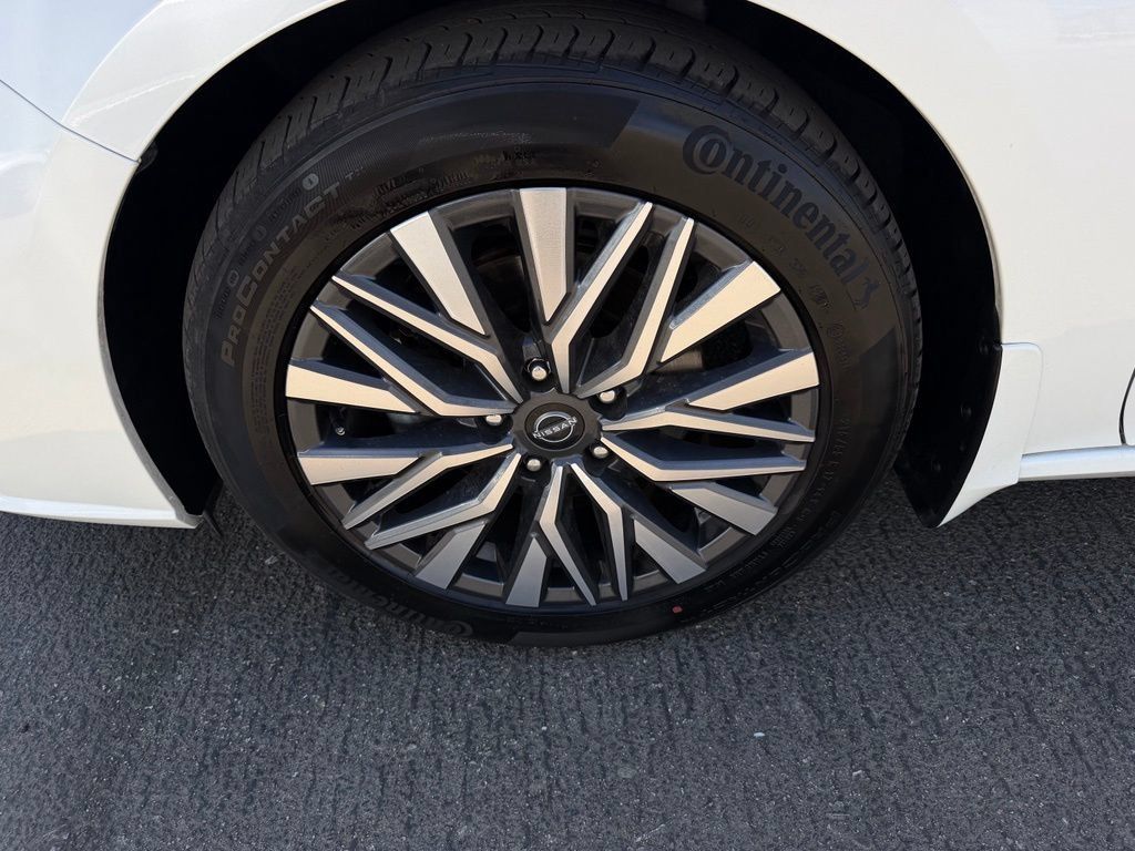 Certified 2024 Nissan Altima 2.5 SV FWD image 9