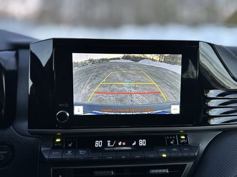 Used 2025 Toyota Camry SE w/ Convenience Package image 11