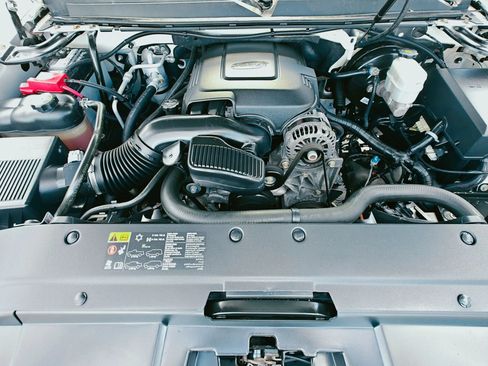 Used 2013 Chevrolet Avalanche LTZ AWD/4WD image 43
