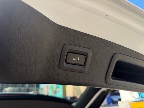 Used 2017 MAZDA CX-5 Touring w/ Preferred Equipment Package FWD image 13