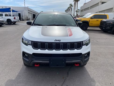 Used 2025 Jeep Compass Trailhawk image 2