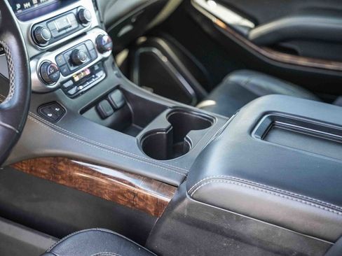 Used 2020 Chevrolet Suburban LT image 23