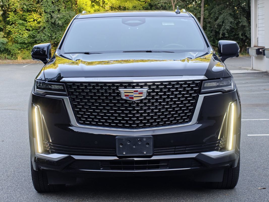 Used 2023 Cadillac Escalade ESV Premium Luxury AWD/4WD image 2