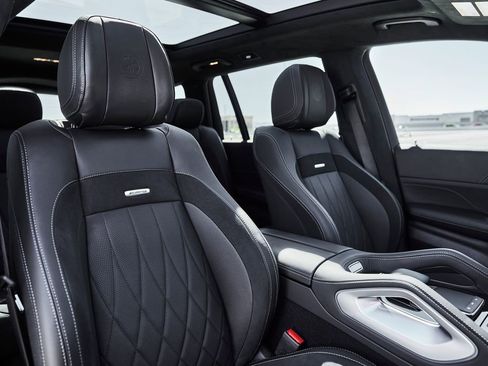 Used 2026 Mercedes-Benz GLS 63 AMG 4MATIC image 40