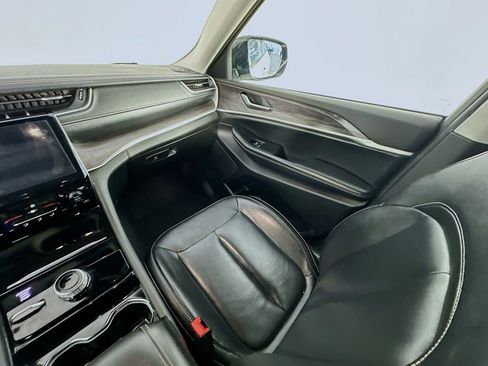 Used 2023 Jeep Grand Cherokee Limited w/ Black Appearance Package image 11