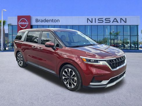 Used 2022 Kia Carnival EX FWD image 3