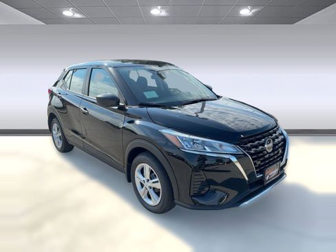 New 2025 Nissan Kicks Play S image 7