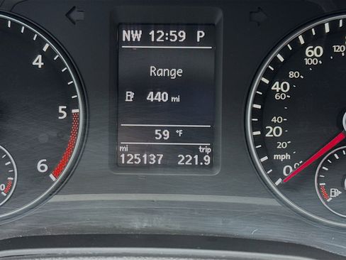 Used 2015 Volkswagen Passat TDI SE image 8